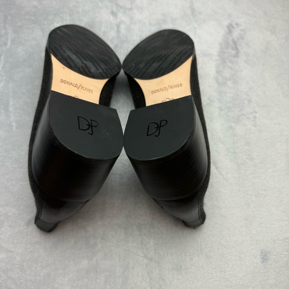 Donald Pliner Daved-Me Bootie - Picture 8 of 10